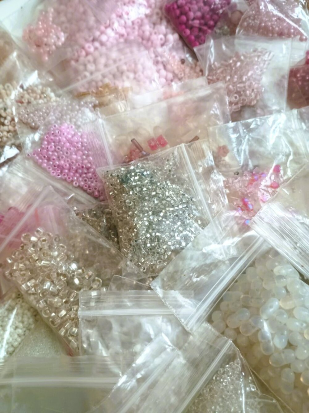 DIY Assorted Bulk Seed & Small Beads 1.9lb Pink & White Tones - Picture 4 of 9